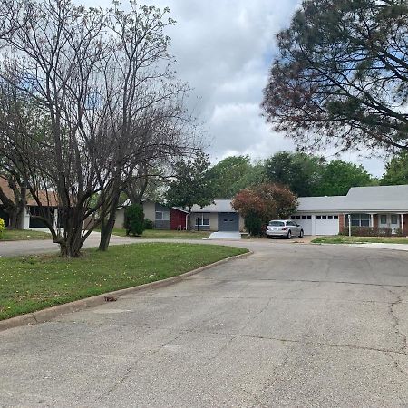 Oasis 3 Near Dfw Airport With Mediterranean Setting Irving Eksteriør bilde