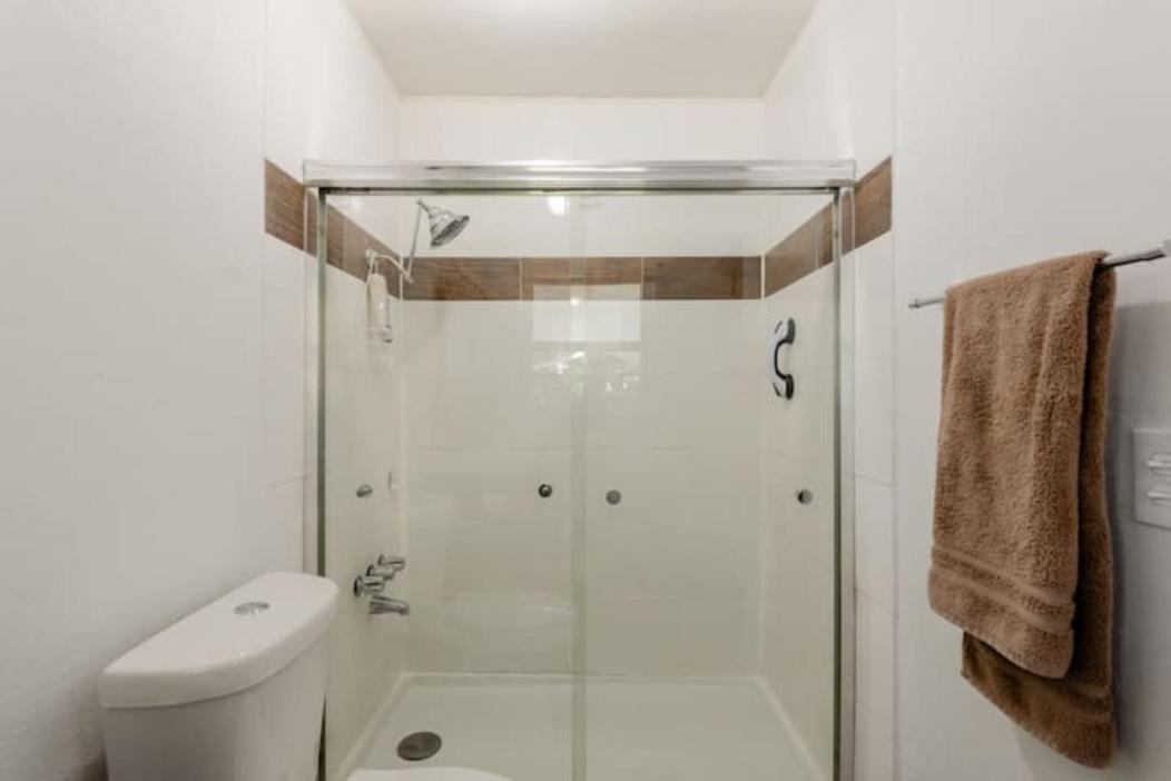 Oasis 3 Near Dfw Airport With Mediterranean Setting Irving Eksteriør bilde