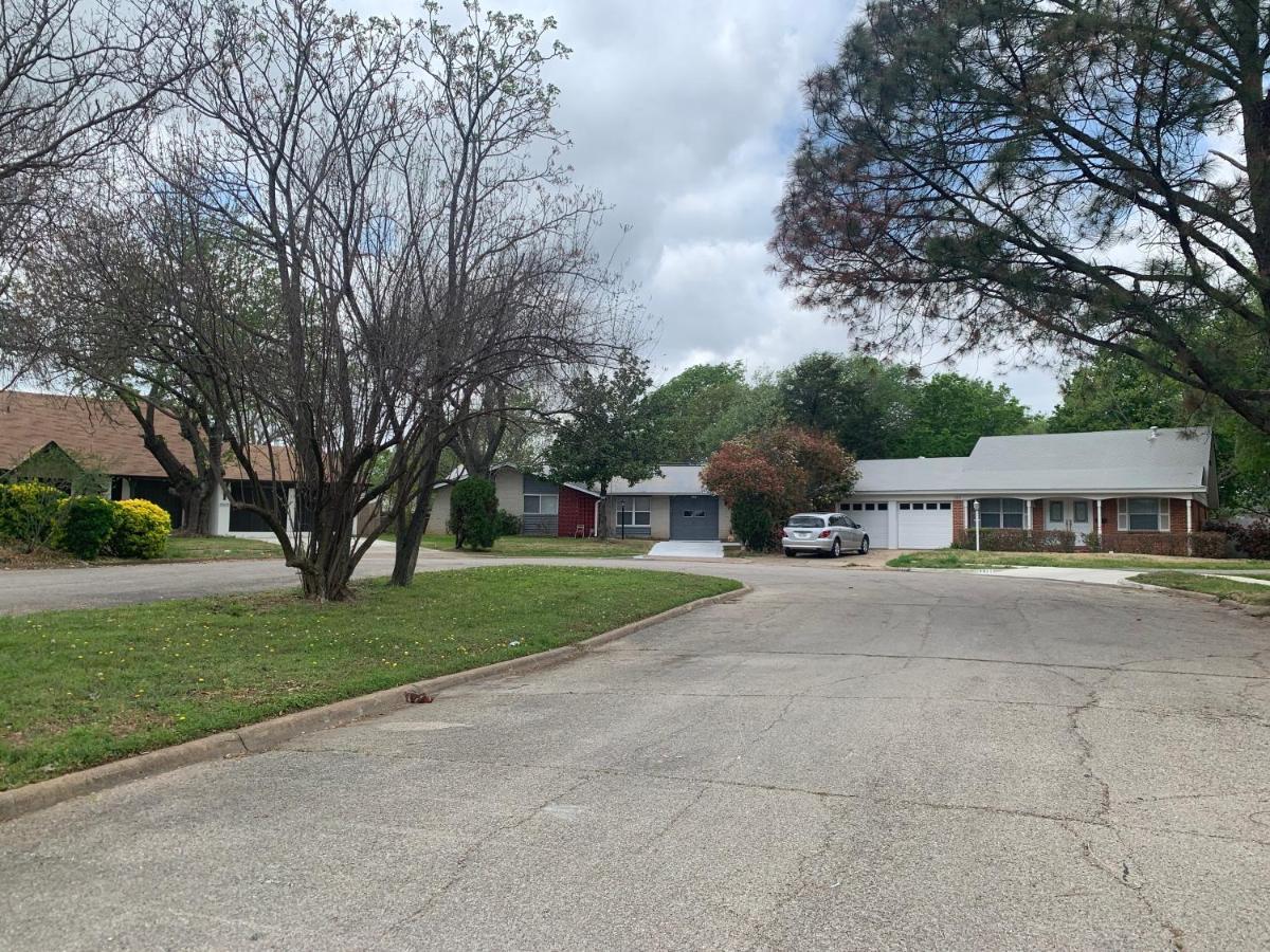 Oasis 3 Near Dfw Airport With Mediterranean Setting Irving Eksteriør bilde